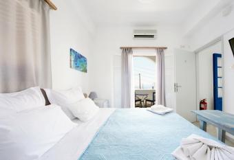 Londos Hotel has Balcony rooms