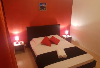 La Villa du Bassin has rooms with a private hot tub