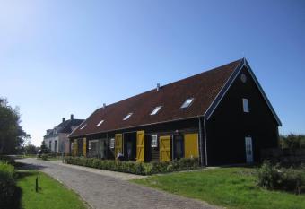 Hoevehotel  Hof Christina  allows 18 year olds to book a room