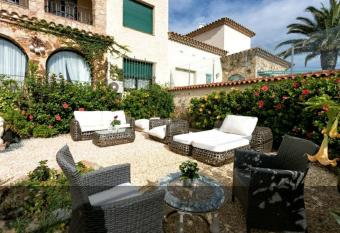 Sun and beach has Balcony rooms