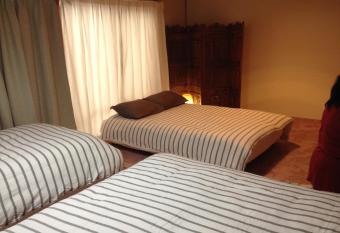 Share House on the Hill has rooms with a private hot tub