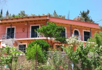 Korina Studios has Balcony rooms