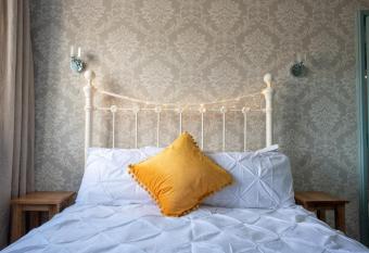 Clovelly Guest House allows 18 year olds to book a room