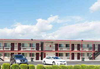 Grove City Travel Inn has Smoking/Balcony rooms