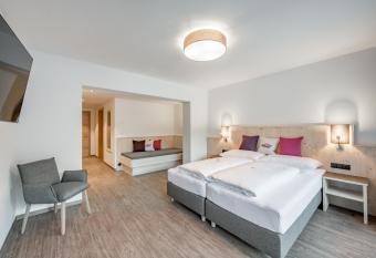 Seeh  ter s Hotel Seerose allows 18 year olds to book a room