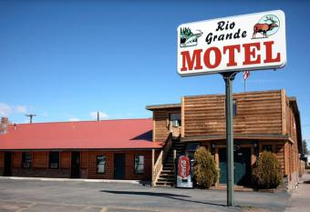 Rio Grande Motel allows 18 year olds to book a room