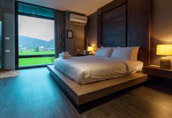 Juan Teppan-yaki B&B has Balcony rooms