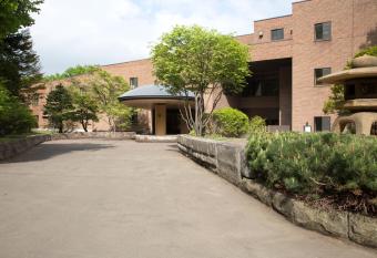 Kuriya Suizan allows 18 year olds to book a room