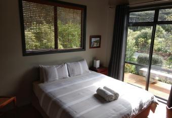 Piha Beachstay Accommodation has Balcony rooms