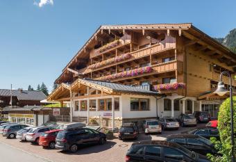 Hotel Alphof Alpbach has Balcony rooms