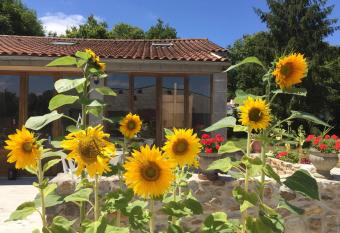 G  te climatis   de La Haute Rue has Balcony rooms