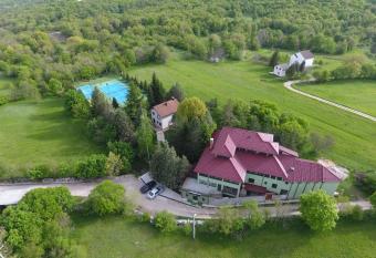 Holiday Resort Zlatni Dol Mostar has Balcony rooms