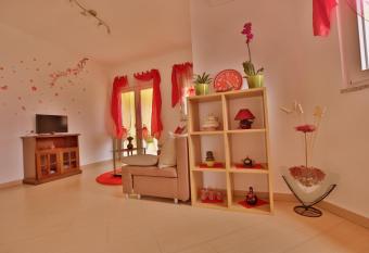 Apartment Nika has Balcony rooms