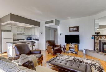 Sand & Sea: Beach Dreams (112) has Balcony rooms