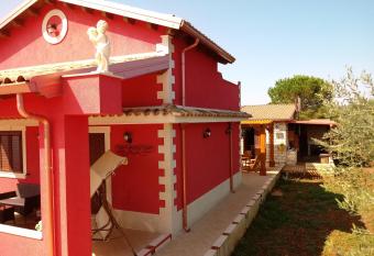 A Villa Manghisi has Balcony rooms