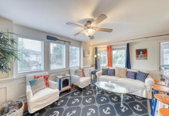 Tybee Wishes has Balcony rooms