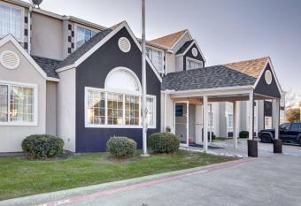Econo Lodge & Suites Lewisville has Smoking rooms