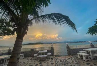 Rubtawan Sichang Resort has Balcony rooms