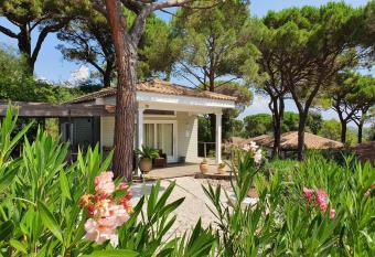 Saint tropez -parc oasis allows 18 year olds to book a room