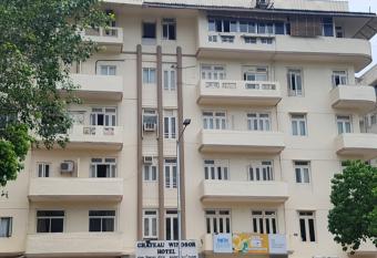 Chateau Windsor Hotel - Marine Drive has Balcony rooms