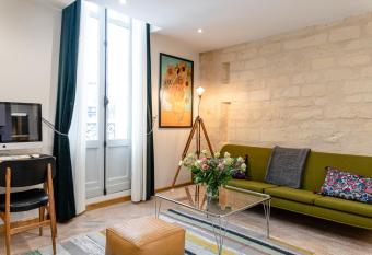 H  tel Particulier - Bordeaux St Jean allows 18 year olds to book a room