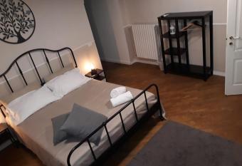 Vesuviane  E Belle  Mbriane B&B allows 18 year olds to book a room