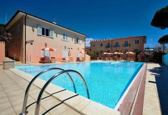 Bolgheri Marina Resort has Balcony rooms