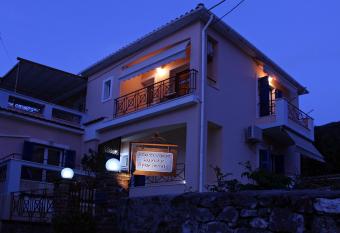 Koukounaries Apartments Limni allows 18 year olds to book a room