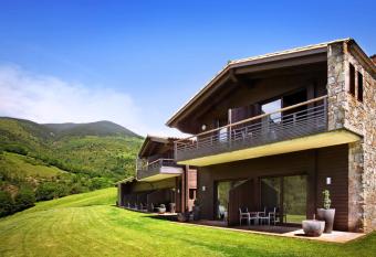 Hotel Rural-Spa Resguard Dels Vents allows 18 year olds to book a room