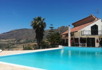 Kairos B&B has Balcony rooms