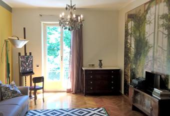 Art Apartment Turin 108 allows 18 year olds to book a room