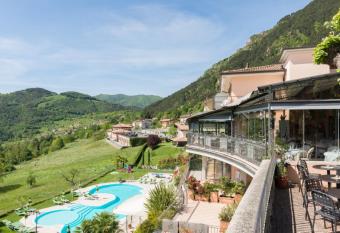 Hotel La Fenice e Sole has Balcony rooms