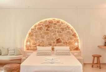 Proteas Hotel & Suites allows 18 year olds to book a room