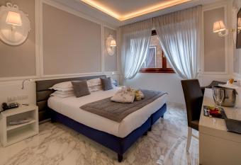 Grande Albergo Roma allows 18 year olds to book a room