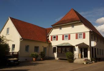 Landhaus Staufenberg has Balcony rooms