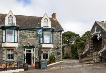 Three Tuns allows 18 year olds to book a room