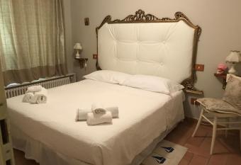 Ancora bilocale has Balcony rooms