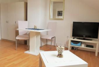 Mia Airport studio apartment has Smoking rooms