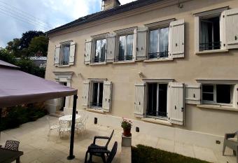 La Pierre Pr  cieuse has Balcony rooms