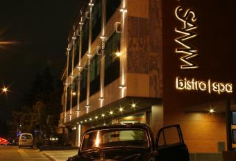 Hotel Samm Bistro Spa has Smoking/Balcony rooms