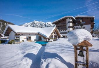 Hotel Karlwirt has Balcony rooms
