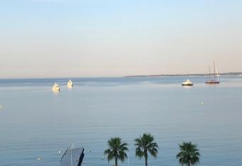 Hotel Courbet allows 18 year olds to book a room