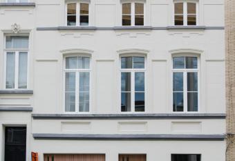 Entrenous B&B Ghent allows 18 year olds to book a room