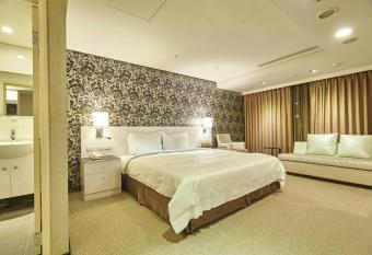 Family Hotel Taipei has Balcony rooms