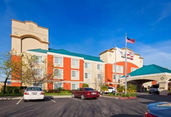 Best Western Airport Inn & Suites Oakland allows 18 year olds to book a room