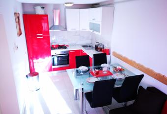 Apartman  allows 18 year olds to book a room