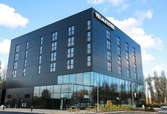 Village Hotel Portsmouth allows 18 year olds to book a room