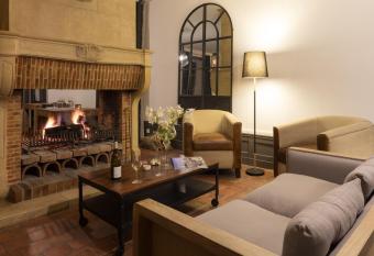 Contact H  tels Le Savigny & Spa allows 18 year olds to book a room