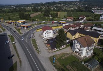Guesthouse  has Balcony rooms