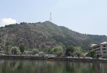 House boat New cherry ripe Group of Houseboats has rooms with a private hot tub